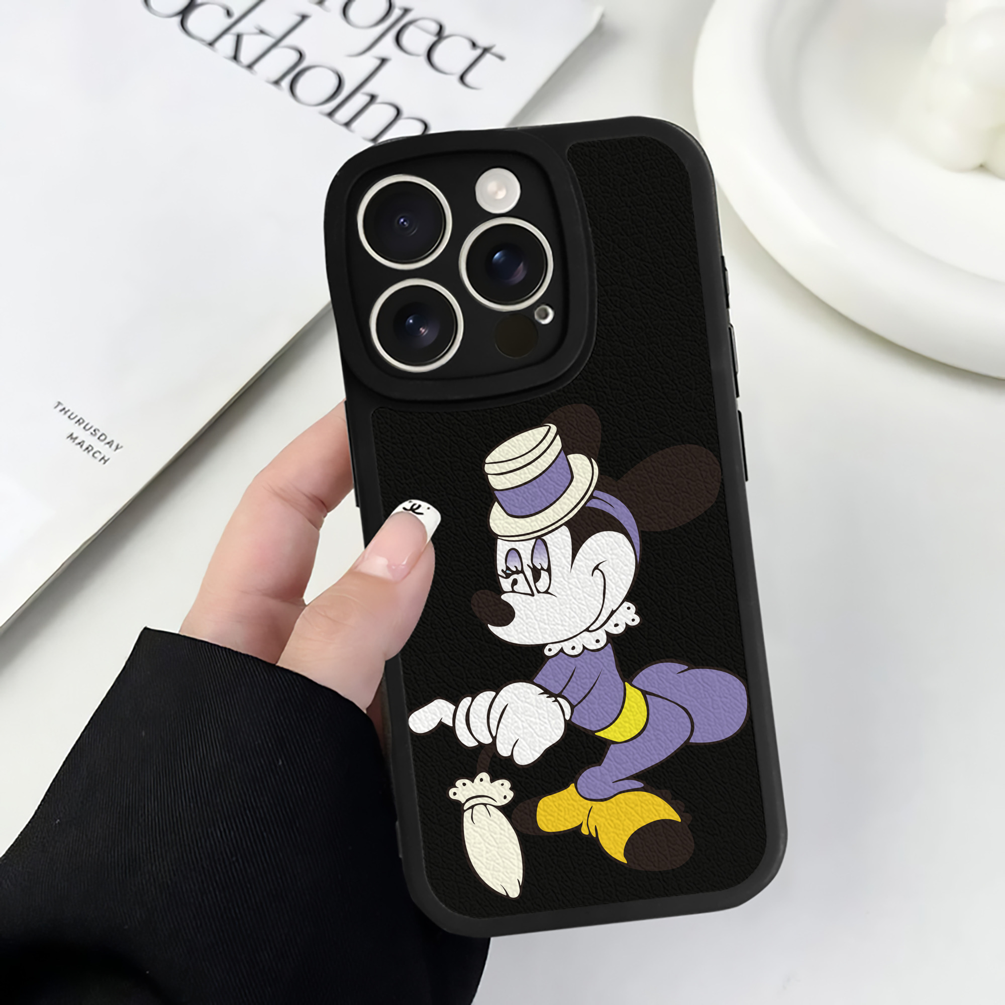 （画像用） ミッキーマウス Mickey Mouse 【iPhone 16シリーズ対応】シリコンスマホケース（レザー調） 材質：シリコン
